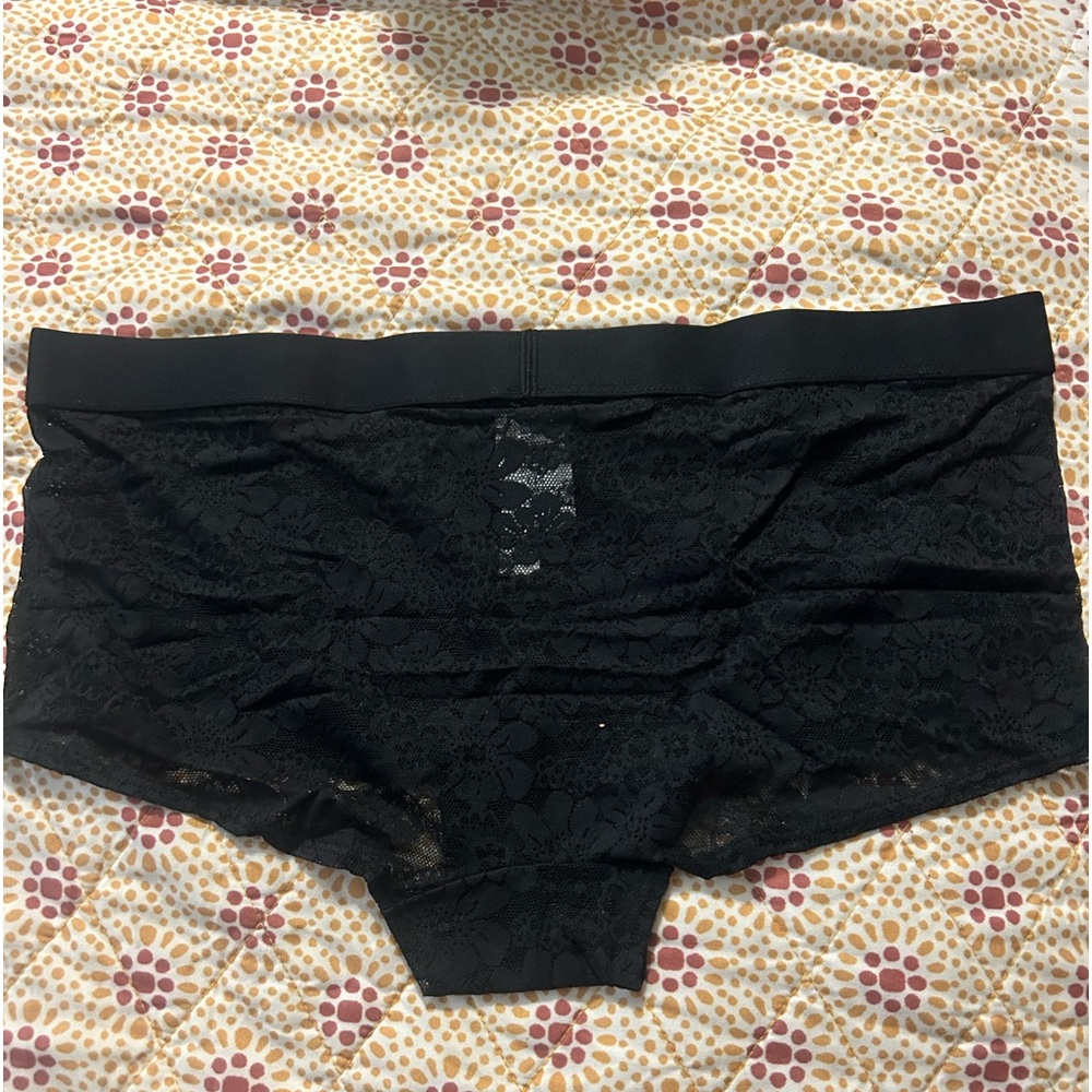 VS Pink lace boyshort nwt
